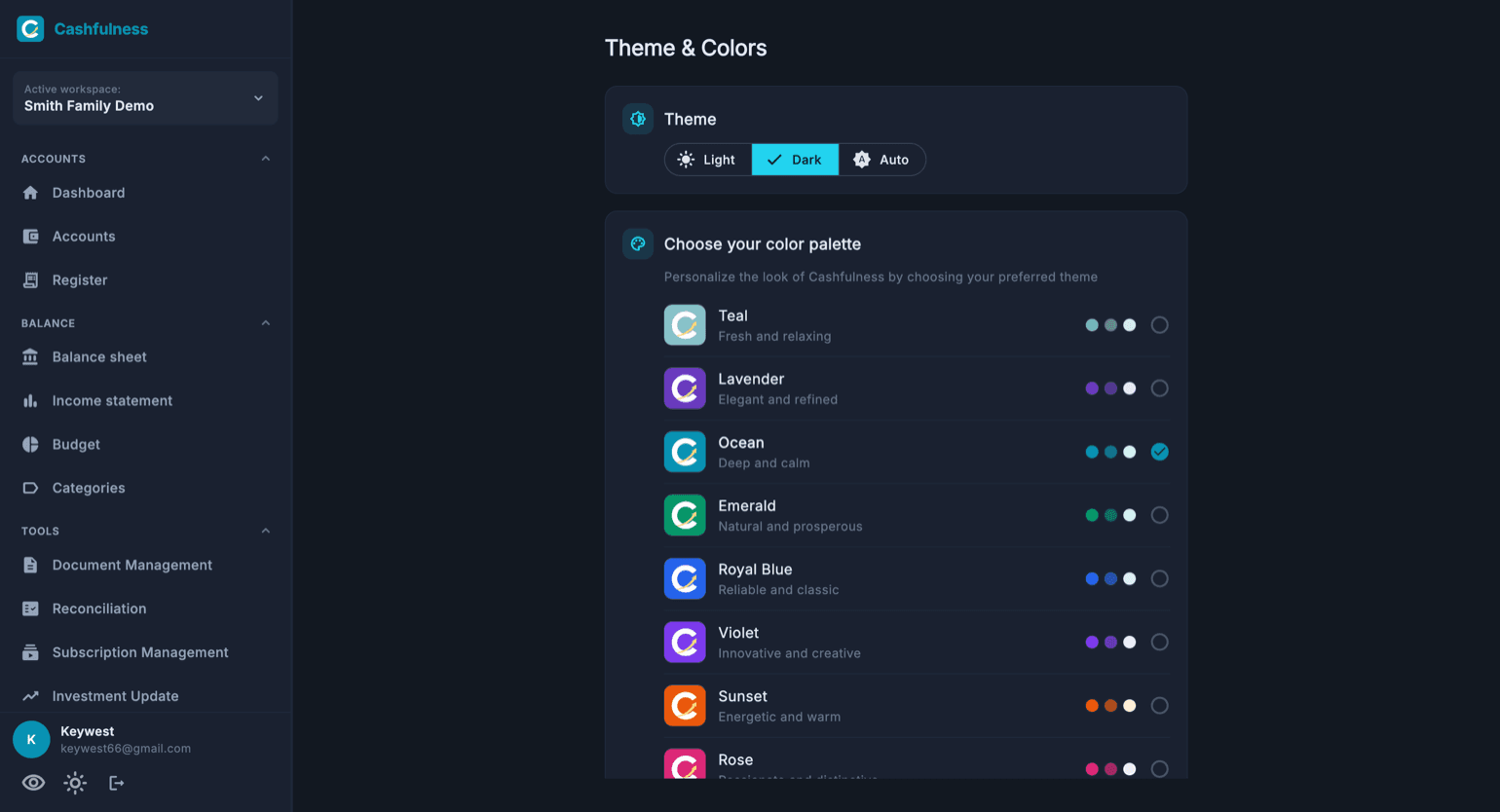 Cashfulness Theme and Colors screen: the Light, Dark, and Auto selector at the top, followed by the list of color palettes with previews, including Aqua green, Lavender, Ocean, and Emerald.